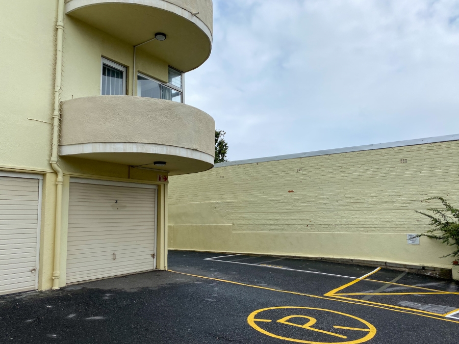 1 Bedroom Property for Sale in Oranjezicht Western Cape